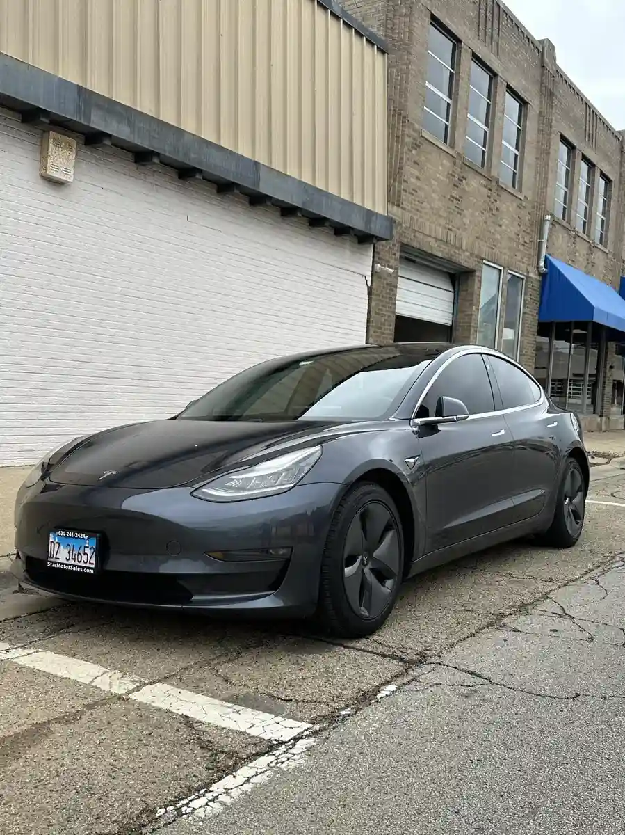 Arnie's — Rockford IL